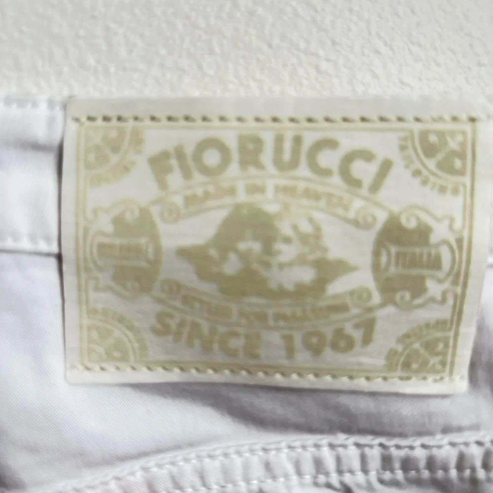 🆕 Fiorucci White Jeans SZ 27